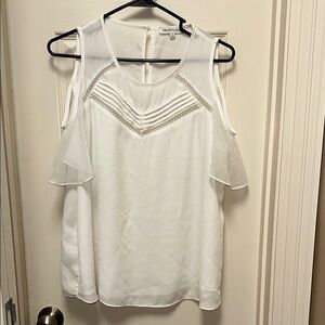 Heartloom White Ruffled Sleeveless Blouse